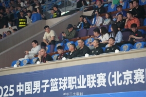 继续考察！北京VS北控G2 男篮主帅郭士强再次来到现场观战