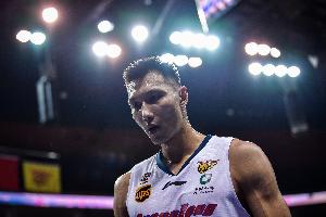 2023年的今天：易建联CBA最后一舞 4中1贡献3分7板