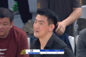 节目效果🤣杰曼卡尔顿互相纠缠拉拽 裁判不管 王博抱怨吃T！