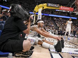 🤕抢七打不了了！Shams：戈登腿筋2级拉伤 需要数周时间恢复