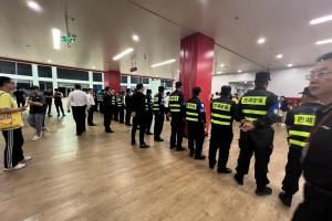 严阵以待！媒体人：下午一点多总决赛G6安保上岗 人数超过此前