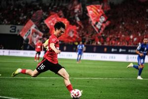 可代表国足出战！FIFA官网：蓉城中场杨明洋会籍变更为中国足协