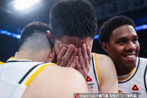 双喜💒胡金秋妻子更博：十年圆梦🏆属于我们五周年最好的礼物