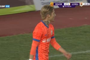 陈蒲反击单刀过掉门将破门，山东泰山客场2-0领先青岛红狮