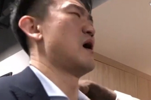 王博指导赛后更衣室喜极而泣&大喊：我们是总冠军 感谢大家