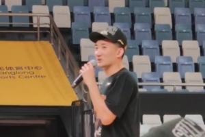 孙铭徽：昨晚终场哨声响起的时候 觉得一切付出都值得