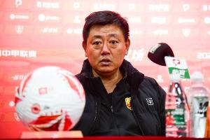青岛媒体：小里瓦尔多缺乏运动战进球能力，红狮保级压力越来越大