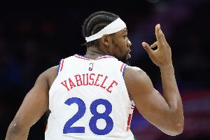 场均11分5.6板2.1助！亚布塞莱：我真的很想继续留在NBA